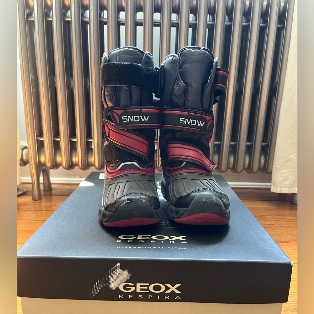 GEOX Little Kid Winter Boots size 13